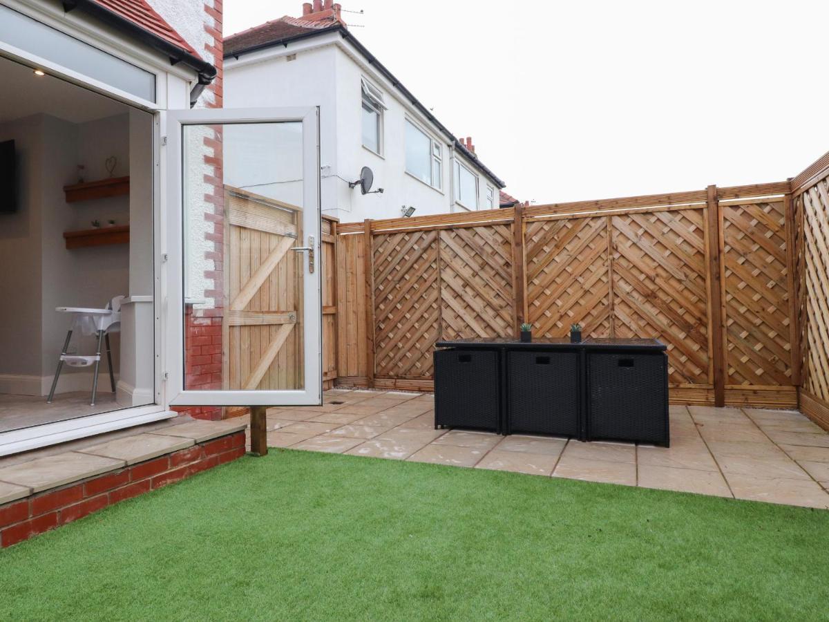Vila 23 Ryden Avenue Cleveleys Exteriér fotografie